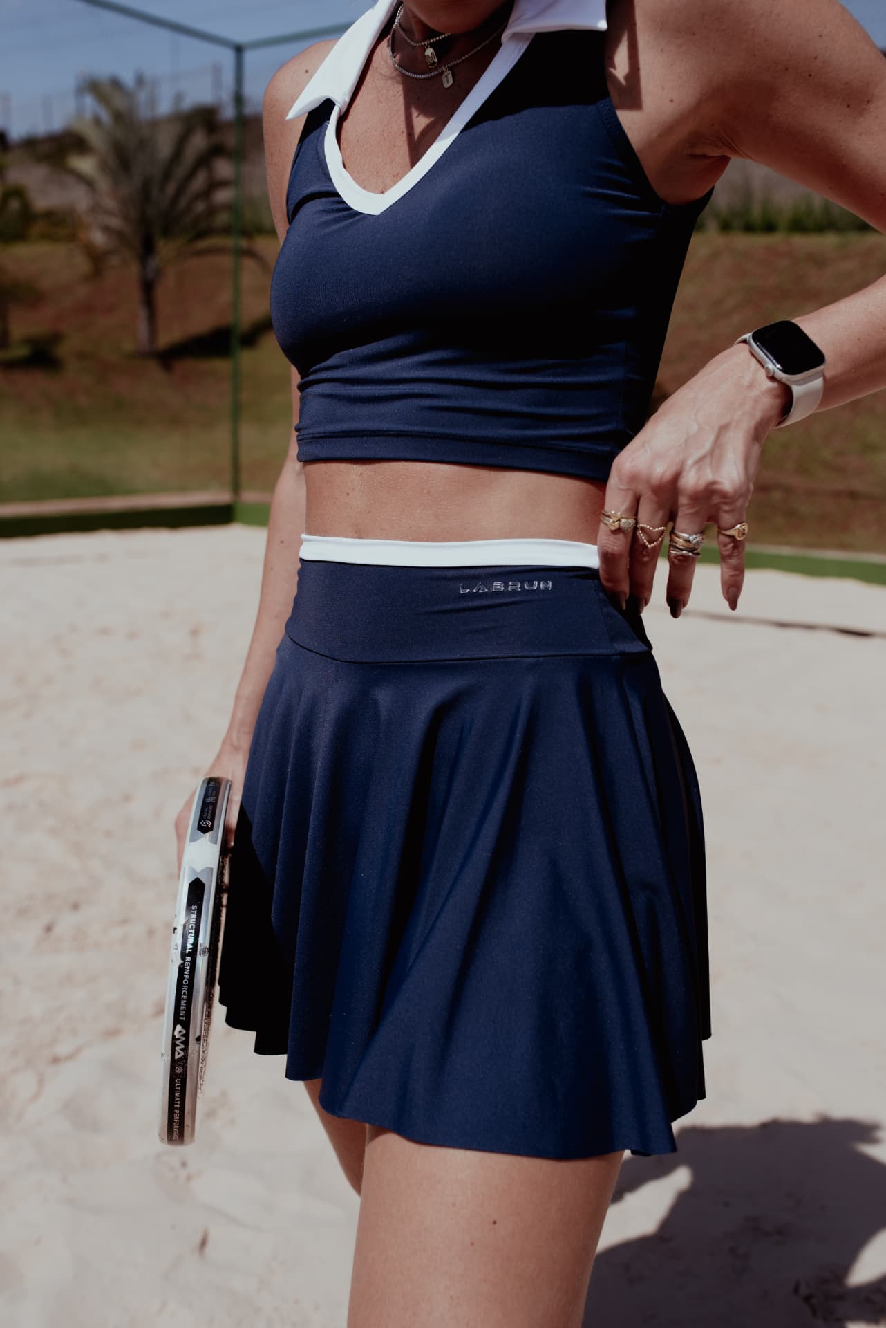 Look azul-marinho da coleção MATCH POINT
